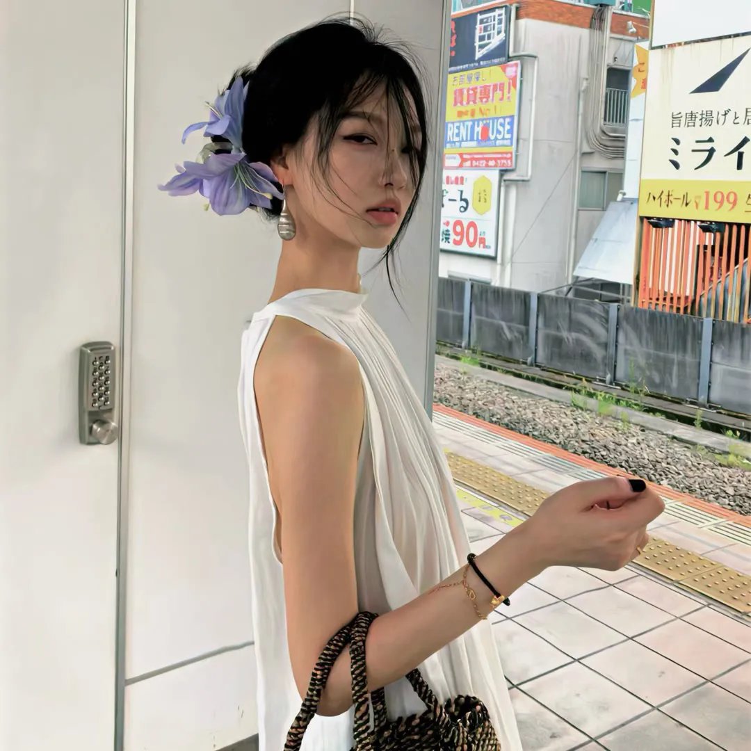 色肉毒蝎女
